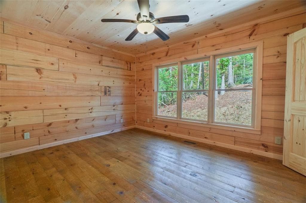 2 bedroom, 2 bathroom, 1,200 sq ft single family residence for sale at 100 Crystal Oliver Lane, Blue Ridge, GA 30513 — photo 8