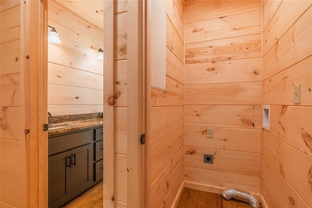 2 bedroom, 2 bathroom, 1,200 sq ft single family residence for sale at 100 Crystal Oliver Lane, Blue Ridge, GA 30513 — photo 10