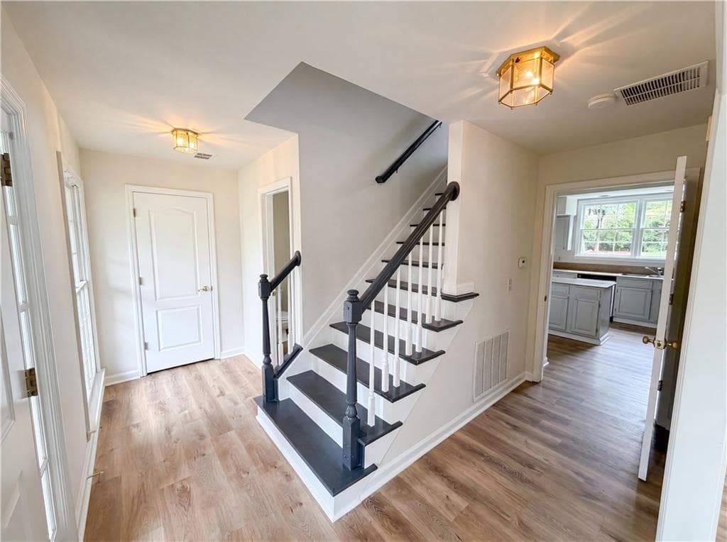 4 bedroom, 3 bathroom, 2,236 sq ft single family residence for sale at 2178 Whitehall Drive, Marietta, GA 30066 — photo 3