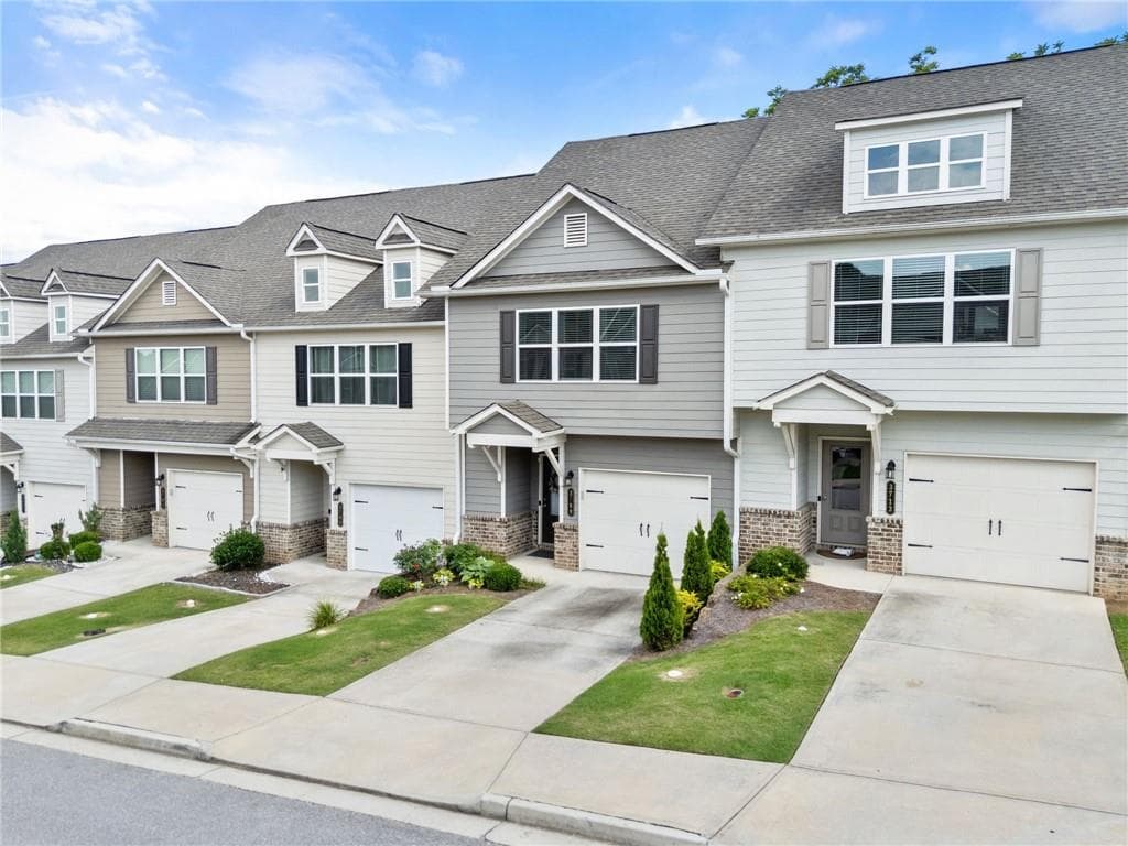 3 bedroom, 3 bathroom, 1,469 sq ft townhouse for sale at 3709 Acorn Drive, Oakwood, GA 30566 — photo 2