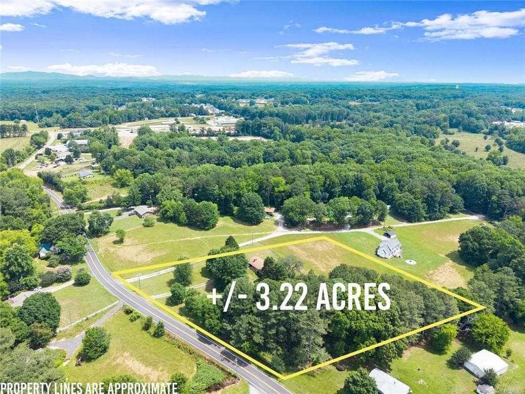 3 bedroom, 2 bathroom, 1,371 sq ft single family residence for sale at 5590 Howard Road, Cumming, GA 30040 — photo 3