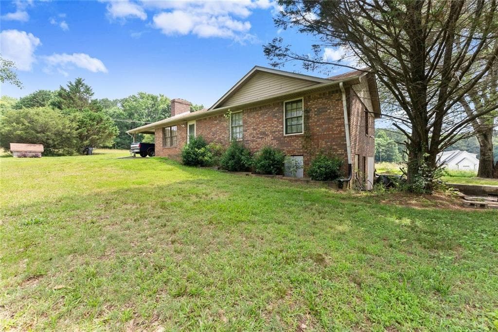 3 bedroom, 2 bathroom, 1,371 sq ft single family residence for sale at 5590 Howard Road, Cumming, GA 30040 — photo 5