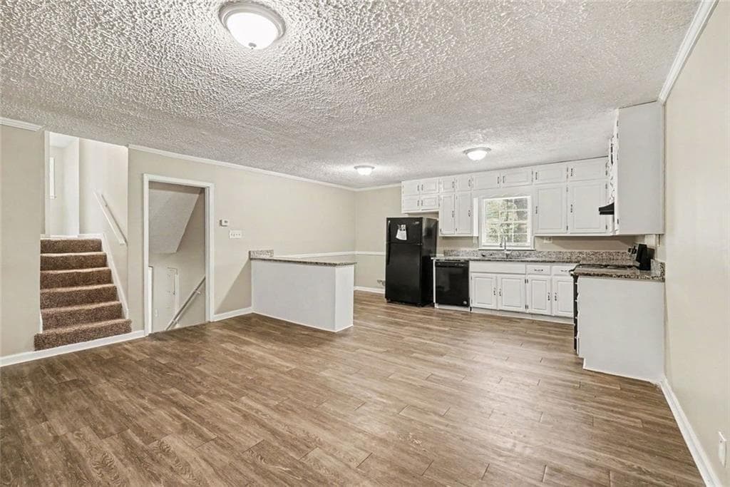 5 bedroom, 2 bathroom, 1,650 sq ft single family residence for sale at 6436 Piney Circle, Mableton, GA 30126 — photo 3