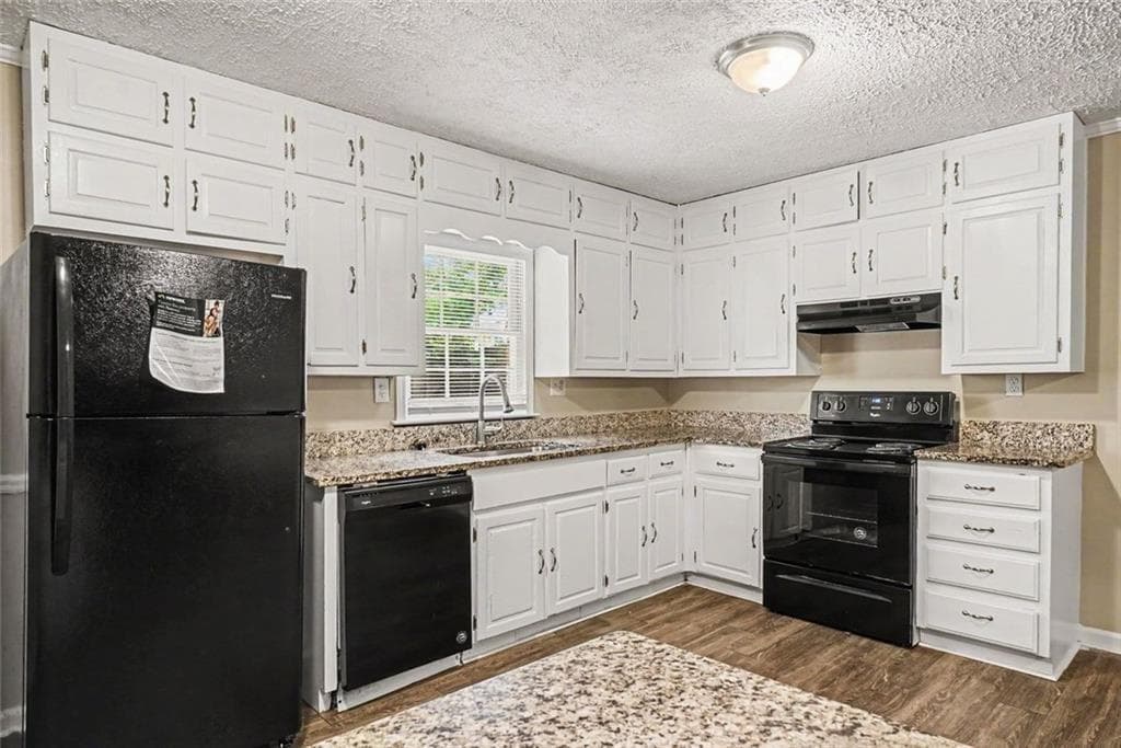 5 bedroom, 2 bathroom, 1,650 sq ft single family residence for sale at 6436 Piney Circle, Mableton, GA 30126 — photo 4