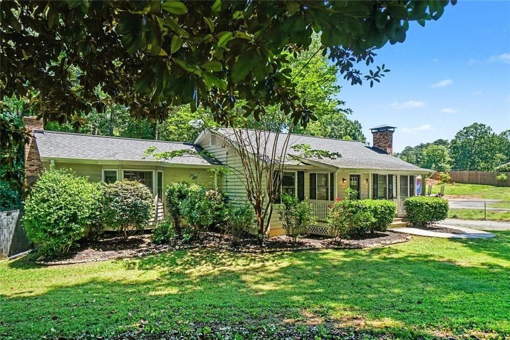 3 bedroom, 3 bathroom, 1,756 sq ft single family residence for sale at 3560 Hogan Drive, Kennesaw, GA 30152 — photo 3
