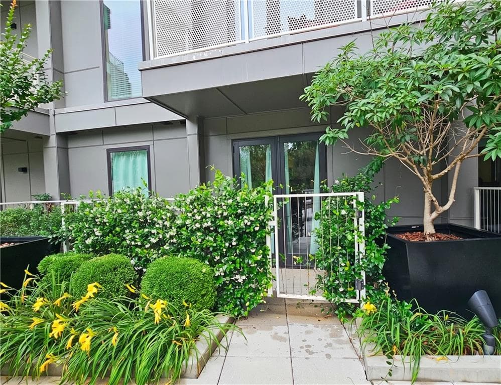 1 bedroom, 1 bathroom, 834 sq ft condominium for sale at 775 Juniper Street 208, Atlanta, GA 30308 — photo 3