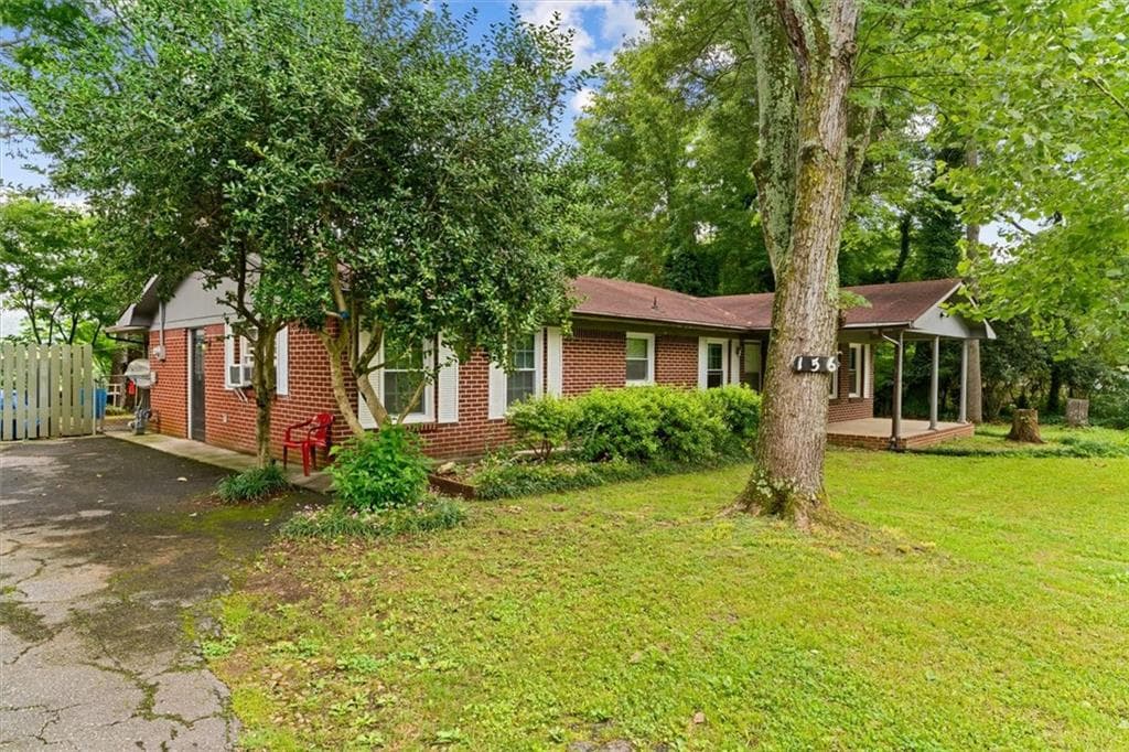 3 bedroom, 1 bathroom, 1,408 sq ft single family residence for sale at 156 Parker Road, Calhoun, GA 30701 — photo 2