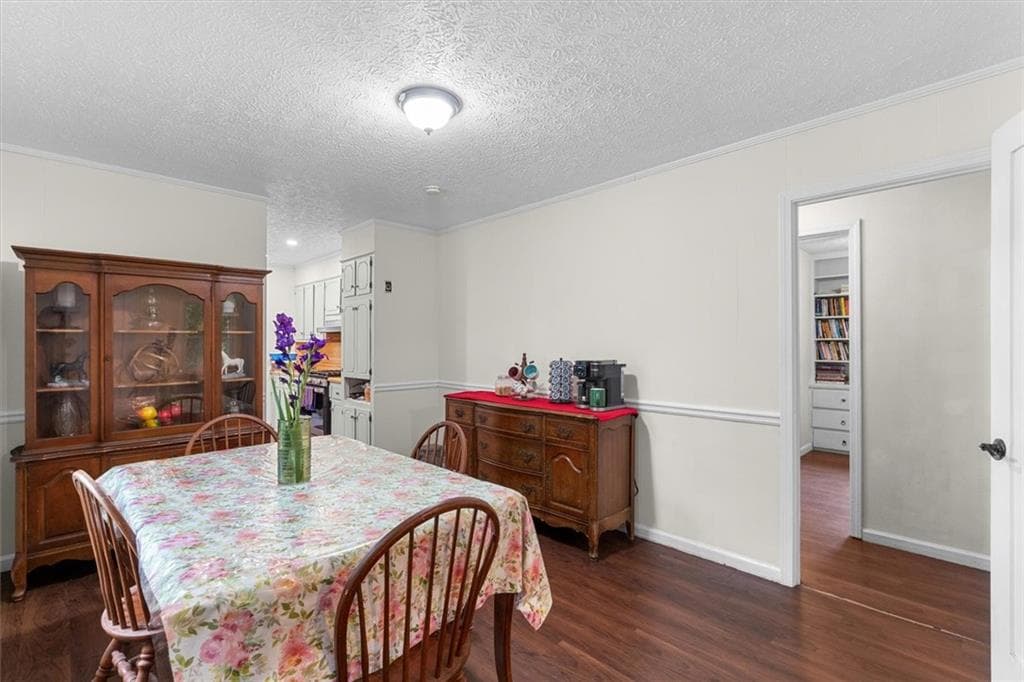 3 bedroom, 1 bathroom, 1,408 sq ft single family residence for sale at 156 Parker Road, Calhoun, GA 30701 — photo 6
