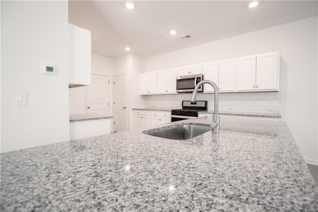 3 bedroom, 3 bathroom, 1,970 sq ft townhouse for rent at 5935 Osgood Place, Cumming, GA 30028 for $2,200 a month — photo 5