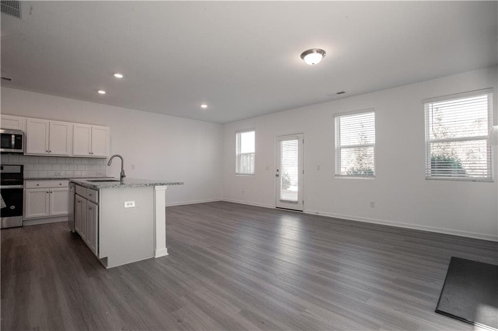 3 bedroom, 3 bathroom, 1,970 sq ft townhouse for rent at 5935 Osgood Place, Cumming, GA 30028 for $2,200 a month — photo 6