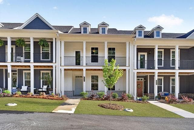 3 bedroom, 3 bathroom, 1,869 sq ft townhouse for sale at 2562 Harbor Ridge Pass Lot 338, Gainesville, GA 30507 — photo 2