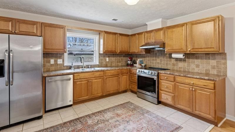 3 bedroom, 2 bathroom, 1,913 sq ft single family residence under contract at 3972 N Peachtree, Atlanta, GA 30341 — photo 5