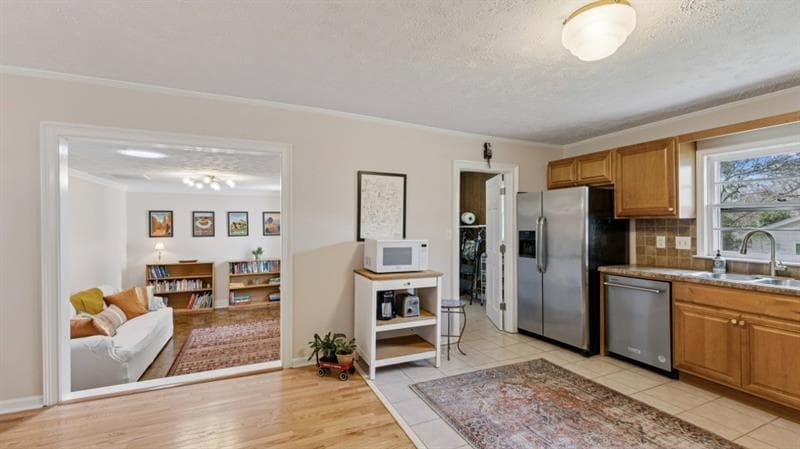3 bedroom, 2 bathroom, 1,913 sq ft single family residence under contract at 3972 N Peachtree, Atlanta, GA 30341 — photo 8