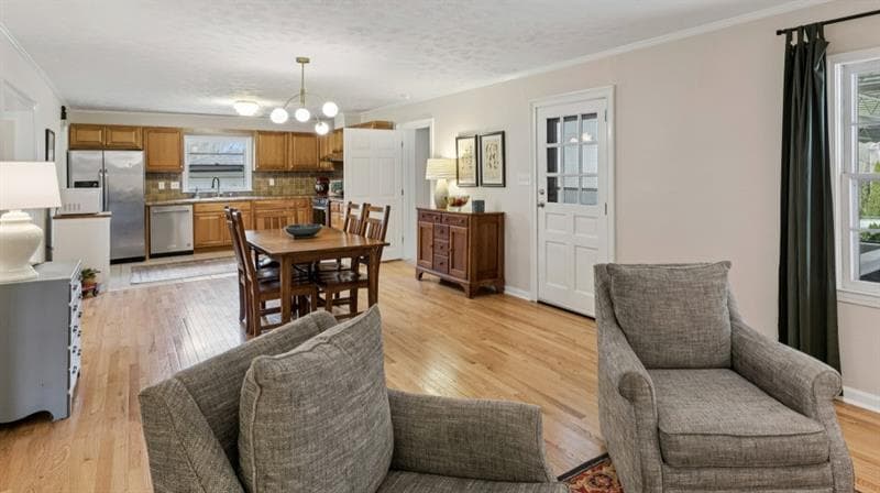 3 bedroom, 2 bathroom, 1,913 sq ft single family residence under contract at 3972 N Peachtree, Atlanta, GA 30341 — photo 9