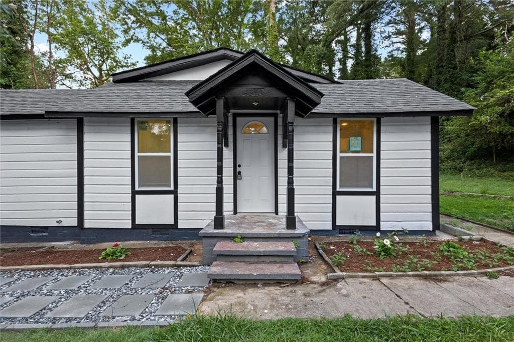 4 bedroom, 3 bathroom, 2,500 sq ft single family residence for sale at 4210 Rockbridge Road, Stone Mountain, GA 30083 — photo 3