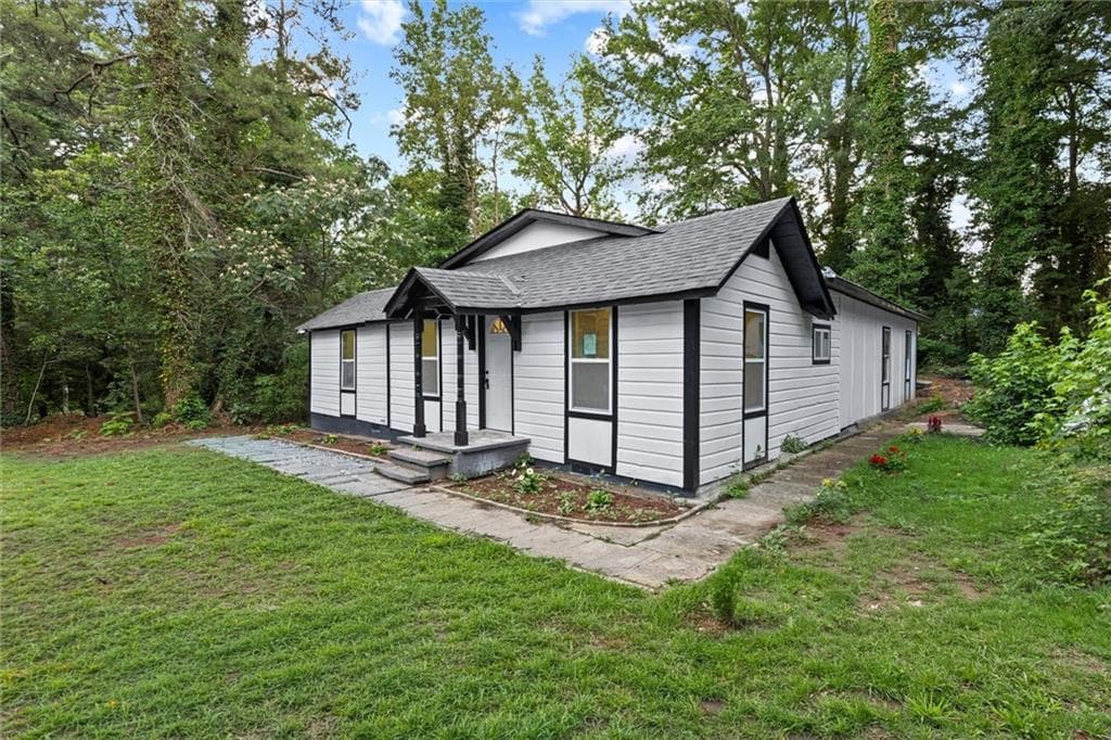 4 bedroom, 3 bathroom, 2,500 sq ft single family residence for sale at 4210 Rockbridge Road, Stone Mountain, GA 30083 — photo 4