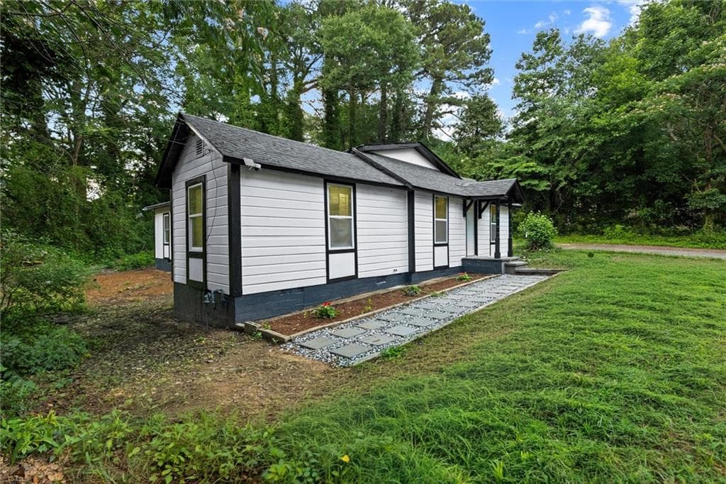 4 bedroom, 3 bathroom, 2,500 sq ft single family residence for sale at 4210 Rockbridge Road, Stone Mountain, GA 30083 — photo 5