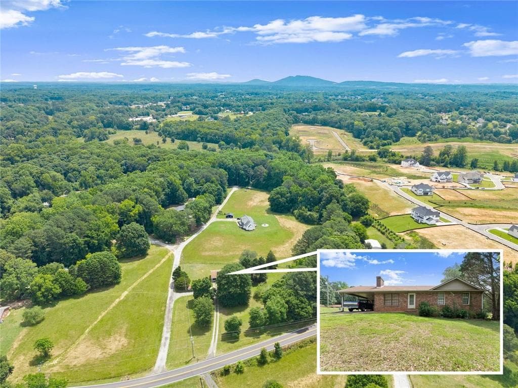 3 bedroom, 2 bathroom, 1,371 sq ft single family residence for sale at 5590 A Howard Road, Cumming, GA 30040 — photo 5