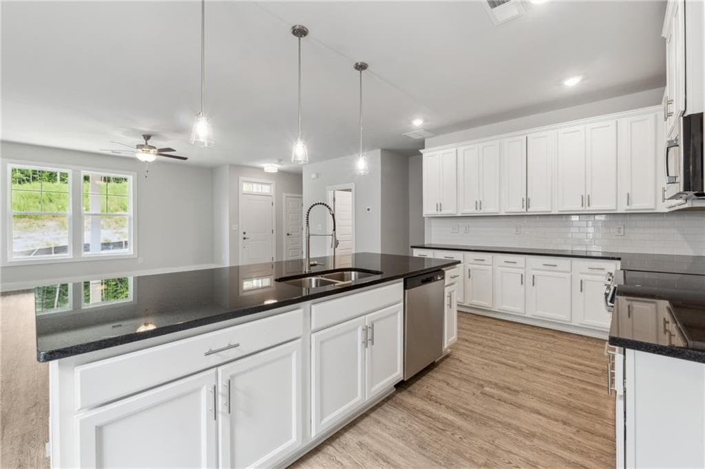 4 bedroom, 3 bathroom, 1,871 sq ft townhouse for sale at 2546 Harbor Ridge Pass Lot 341, Gainesville, GA 30507 — photo 8