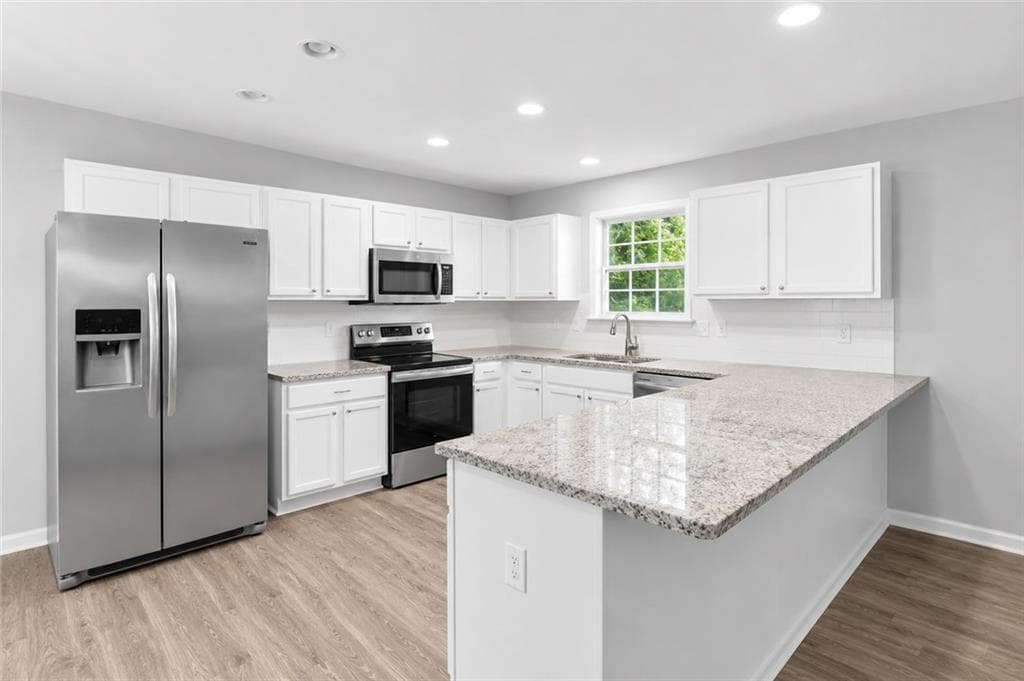 3 bedroom, 3 bathroom, 1,728 sq ft single family residence for sale at 925 Sims Street, Atlanta, GA 30310 — photo 5
