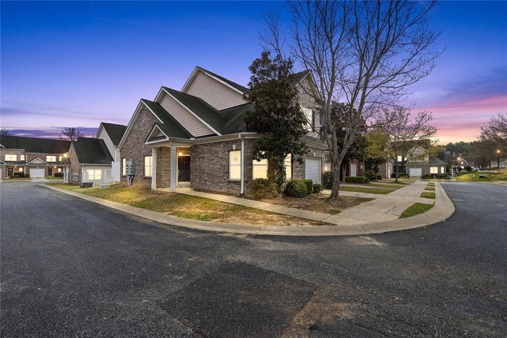 3 bedroom, 3 bathroom, 2,652 sq ft townhouse sold at 2555 Flat Shoals Road 1501, Atlanta, GA 30349