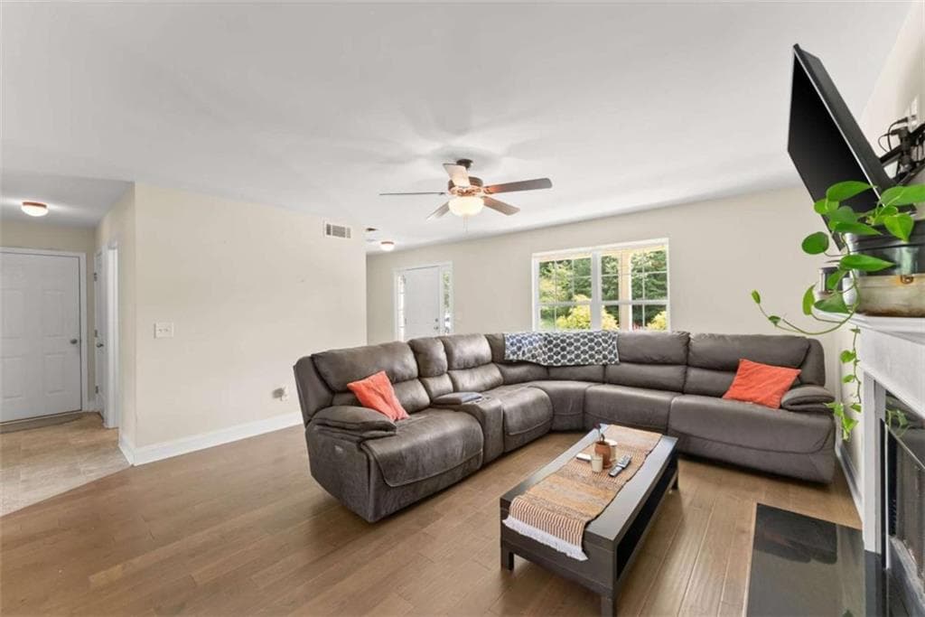 3 bedroom, 3 bathroom, 1,817 sq ft single family residence for sale at 5442 Stepstone Way, Gainesville, GA 30506 — photo 9