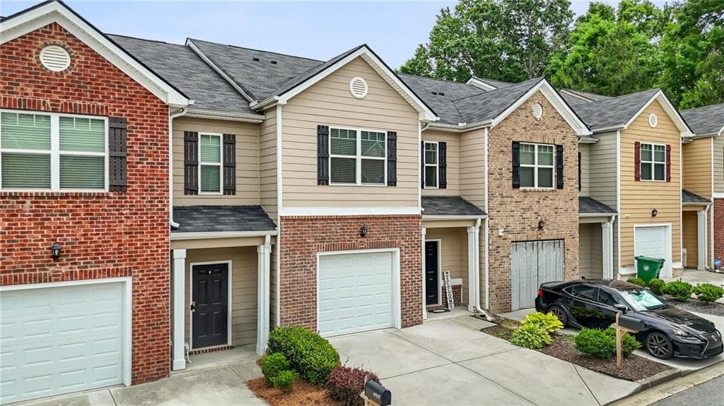 3 bedroom, 3 bathroom, 1,728 sq ft townhouse for sale at 6907 Rogers Point, Lithonia, GA 30058 — photo 3