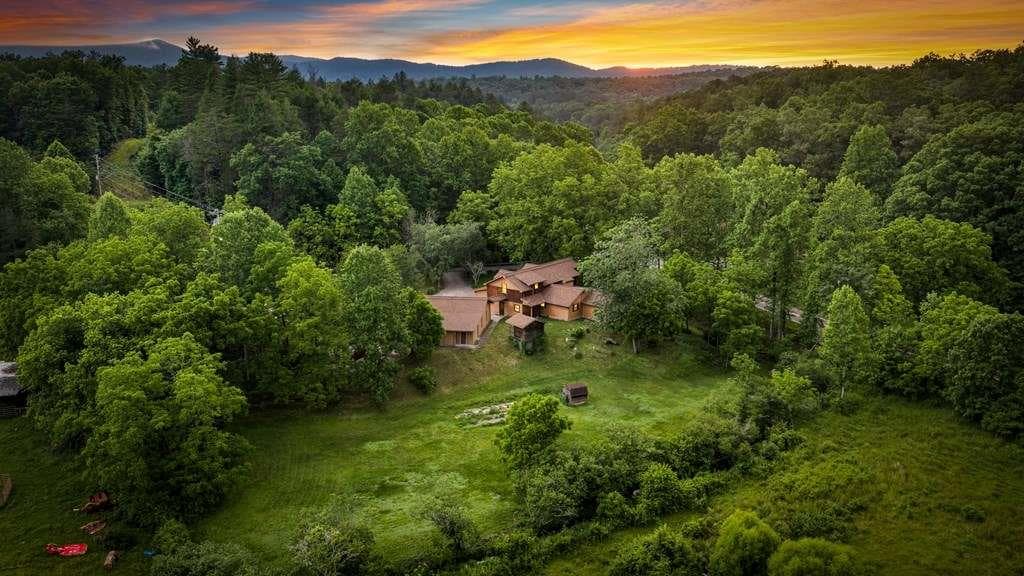 4 bedroom, 4 bathroom, 3,000 sq ft single family residence for sale at 1898 Kimsey Dairy Road, Copperhill, TN 37391 — photo 3