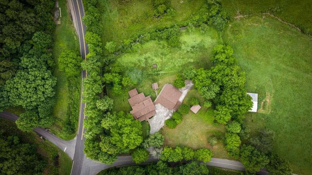 4 bedroom, 4 bathroom, 3,000 sq ft single family residence for sale at 1898 Kimsey Dairy Road, Copperhill, TN 37391 — photo 5