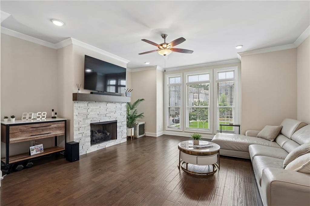 4 bedroom, 4 bathroom, 2,363 sq ft townhouse for sale at 7938 Laurel Crest Drive, Suwanee, GA 30024 — photo 2