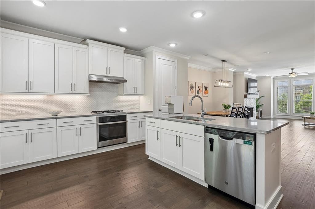 4 bedroom, 4 bathroom, 2,363 sq ft townhouse for sale at 7938 Laurel Crest Drive, Suwanee, GA 30024 — photo 4