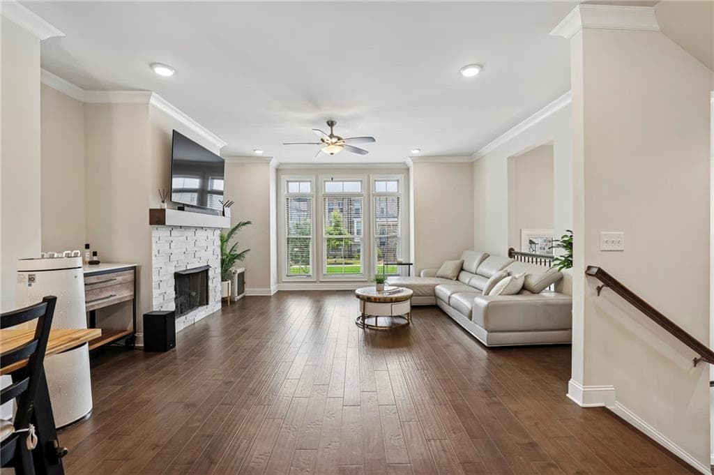 4 bedroom, 4 bathroom, 2,363 sq ft townhouse for sale at 7938 Laurel Crest Drive, Suwanee, GA 30024 — photo 6