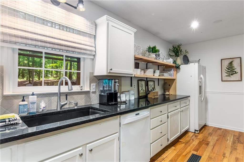 3 bedroom, 2 bathroom, 3,360 sq ft single family residence for sale at 480 Pasha Drive, Ellijay, GA 30540 — photo 8