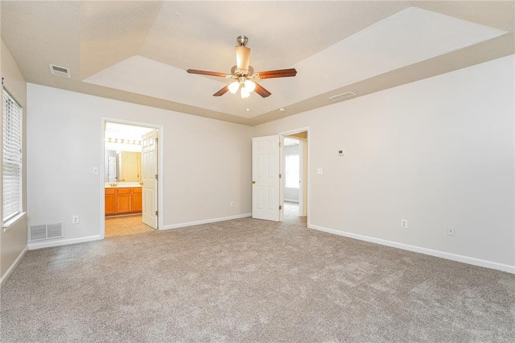 3 bedroom, 3 bathroom, 2,208 sq ft single family residence for sale at 827 Shadow Lake Drive, Lithonia, GA 30058 — photo 3