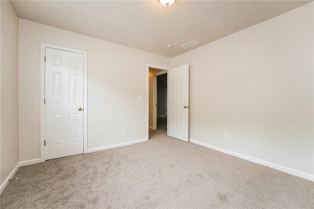 3 bedroom, 3 bathroom, 2,208 sq ft single family residence for sale at 827 Shadow Lake Drive, Lithonia, GA 30058 — photo 7