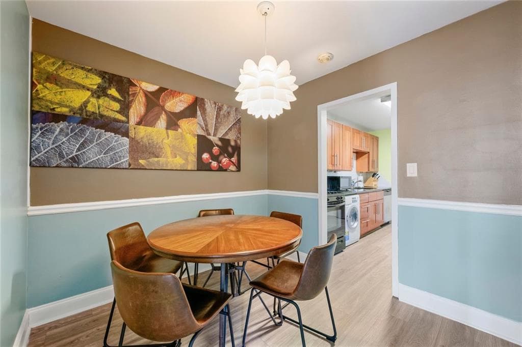 2 bedroom, 1 bathroom, 931 sq ft condominium for sale at 215 Piedmont Avenue 303, Atlanta, GA 30308 — photo 3
