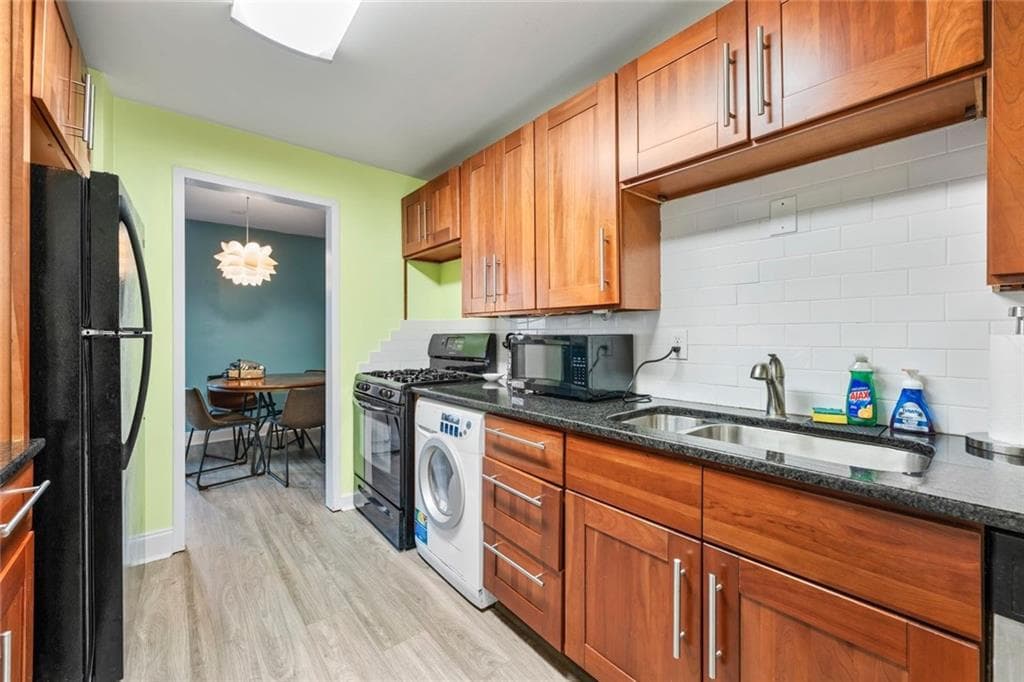 2 bedroom, 1 bathroom, 931 sq ft condominium for sale at 215 Piedmont Avenue 303, Atlanta, GA 30308 — photo 4