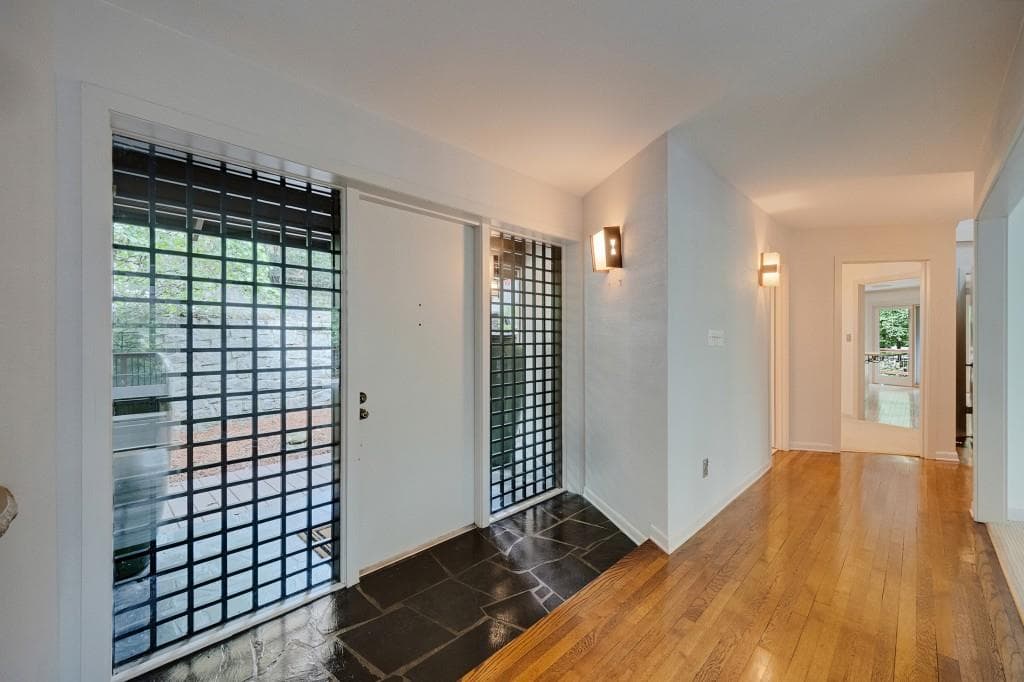 5 bedroom, 4 bathroom, 5,880 sq ft single family residence for rent at 130 Huntcliff Point, Sandy Springs, GA 30350 for $3,999 a month — photo 4