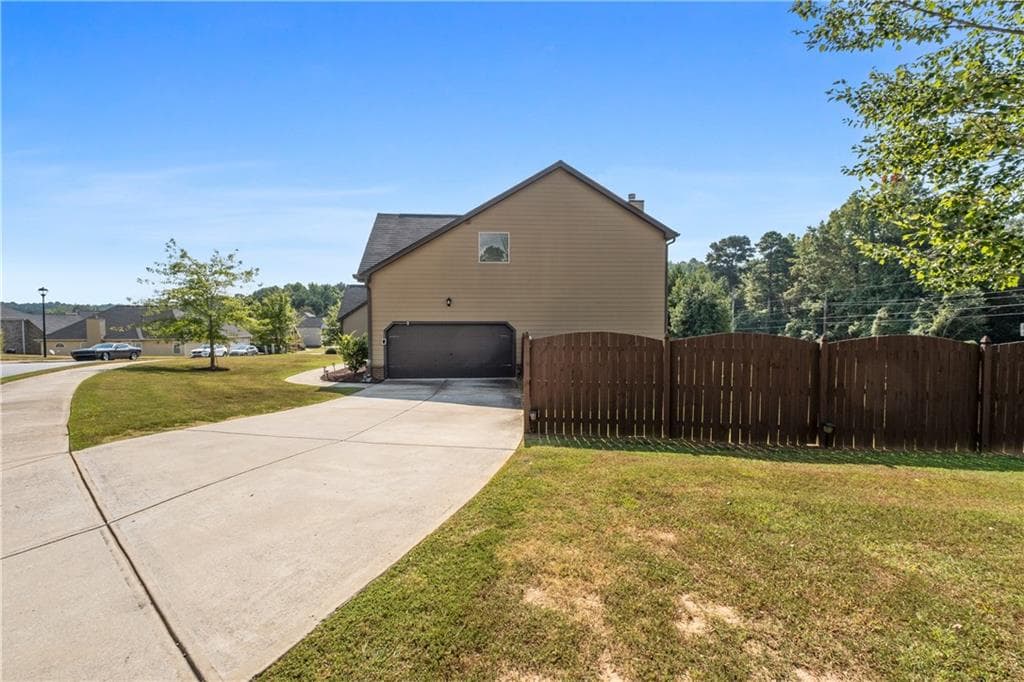5 bedroom, 4 bathroom, 3,198 sq ft single family residence for sale at 2748 Village Park Drive, Ellenwood, GA 30294 — photo 6