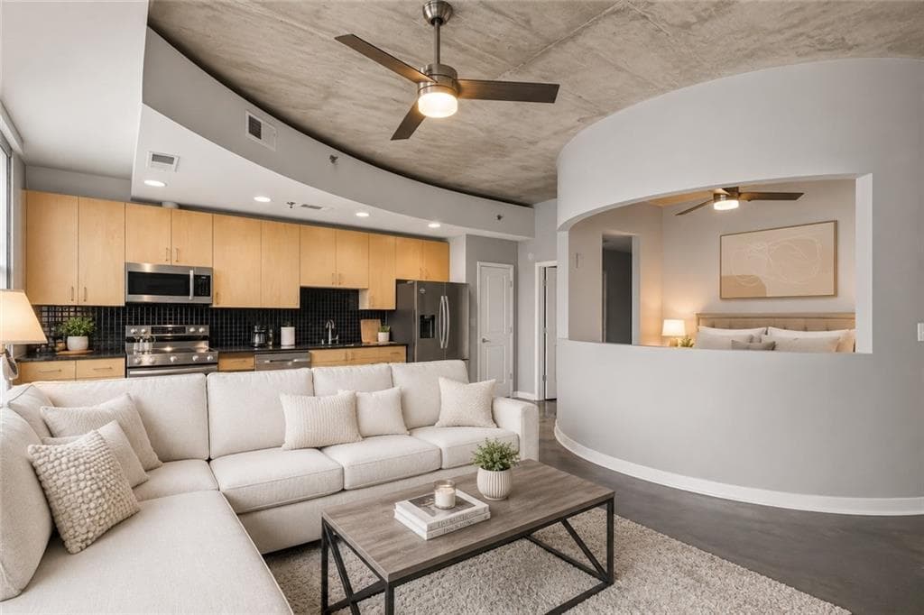 1 bedroom, 1 bathroom, 790 sq ft condominium for sale at 250 Pharr Road 804, Atlanta, GA 30305 — photo 2