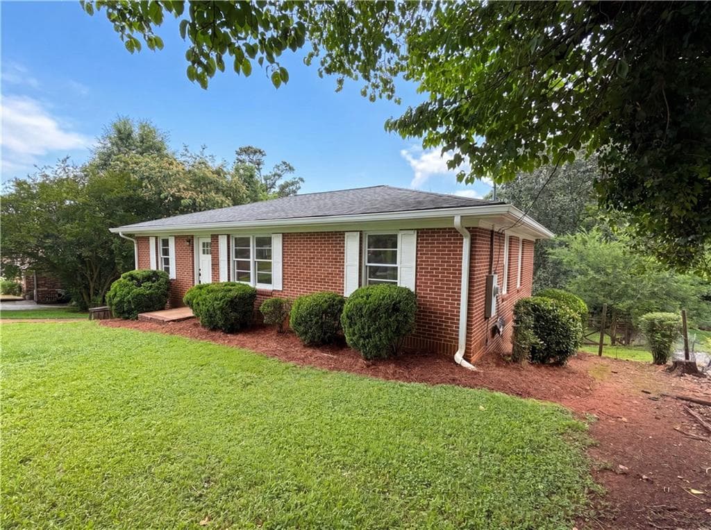 3 bedroom, 1 bathroom, 1,107 sq ft single family residence for sale at 155 Conrad Drive, Athens, GA 30601 — photo 6