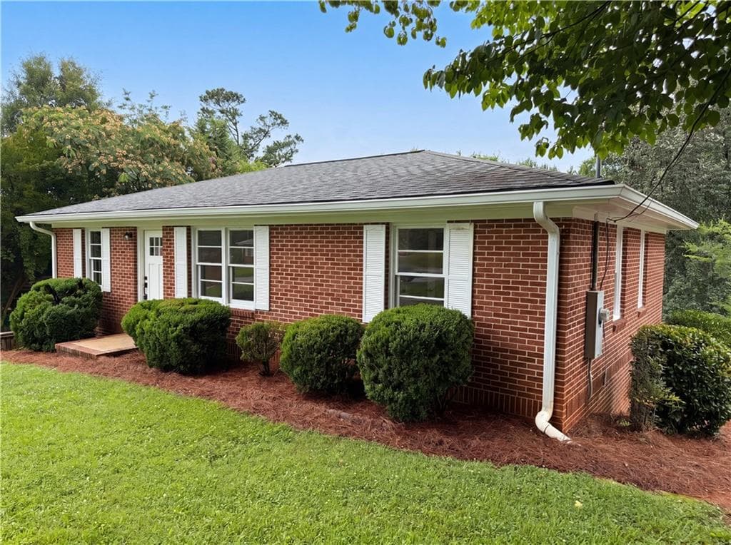 3 bedroom, 1 bathroom, 1,107 sq ft single family residence for sale at 155 Conrad Drive, Athens, GA 30601 — photo 7
