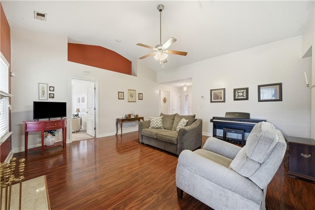 3 bedroom, 2 bathroom, 1,625 sq ft single family residence under contract at 4901 Summersun Drive, Morrow, GA 30260 — photo 5