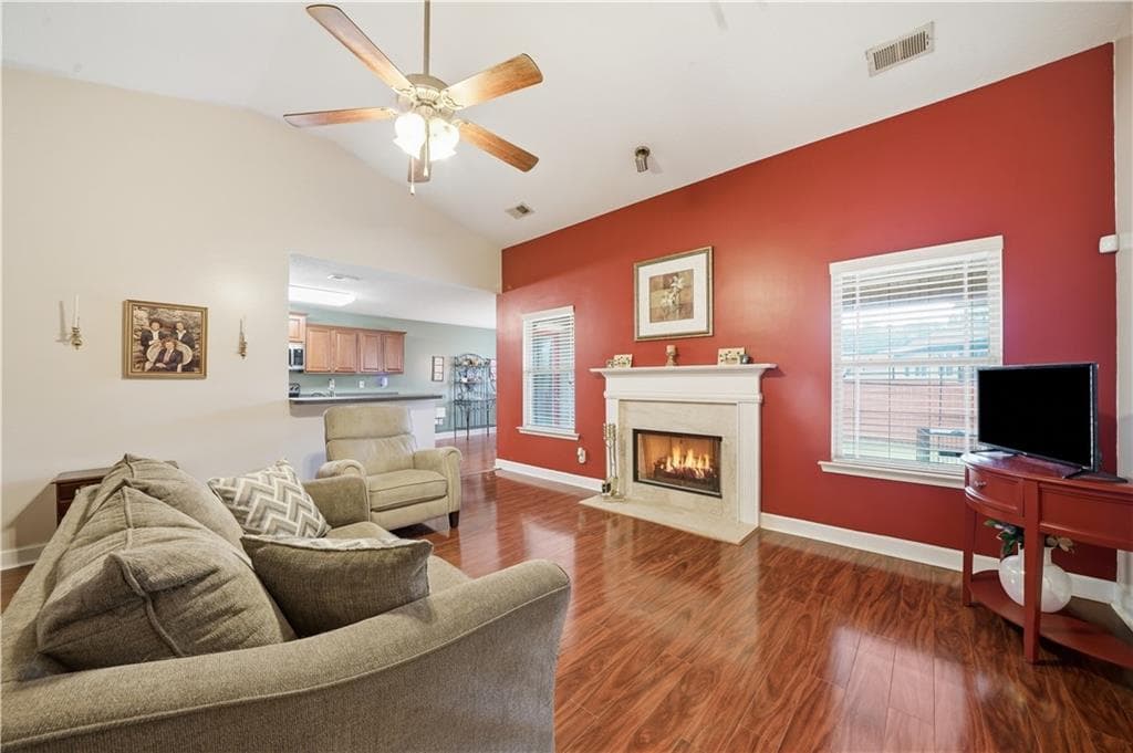 3 bedroom, 2 bathroom, 1,625 sq ft single family residence under contract at 4901 Summersun Drive, Morrow, GA 30260 — photo 8
