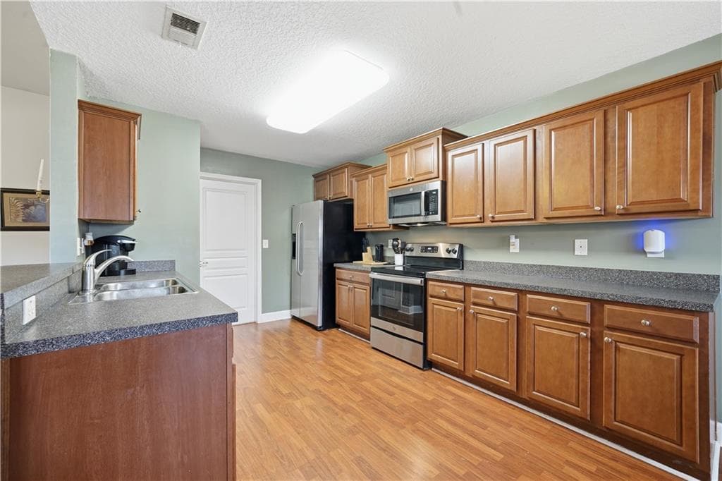 3 bedroom, 2 bathroom, 1,625 sq ft single family residence under contract at 4901 Summersun Drive, Morrow, GA 30260 — photo 9