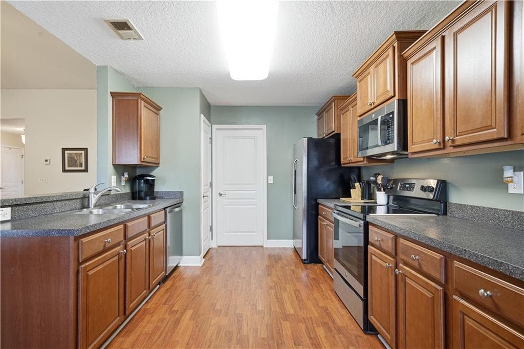 3 bedroom, 2 bathroom, 1,625 sq ft single family residence under contract at 4901 Summersun Drive, Morrow, GA 30260 — photo 10