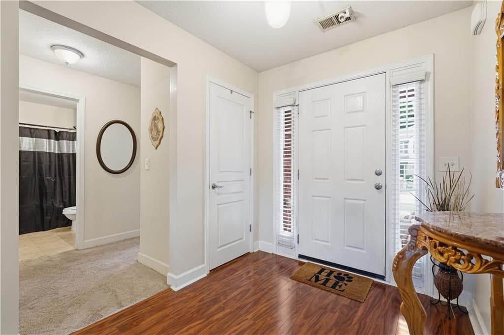 3 bedroom, 2 bathroom, 1,625 sq ft single family residence under contract at 4901 Summersun Drive, Morrow, GA 30260 — photo 3