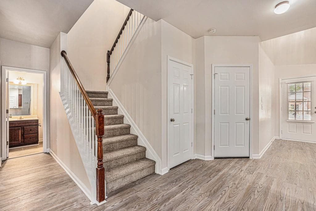 5 bedroom, 3 bathroom, 2,441 sq ft single family residence for sale at 4565 Evandale Way, Cumming, GA 30040 — photo 8