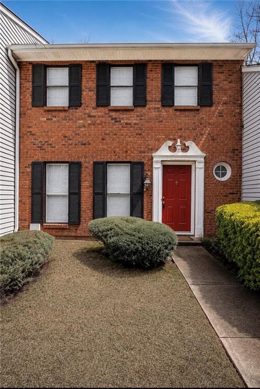 2 bedroom, 3 bathroom, 1,242 sq ft townhouse for rent at 2390 Newport Landing, Alpharetta, GA 30009 for $1,900 a month — photo 1 of 16