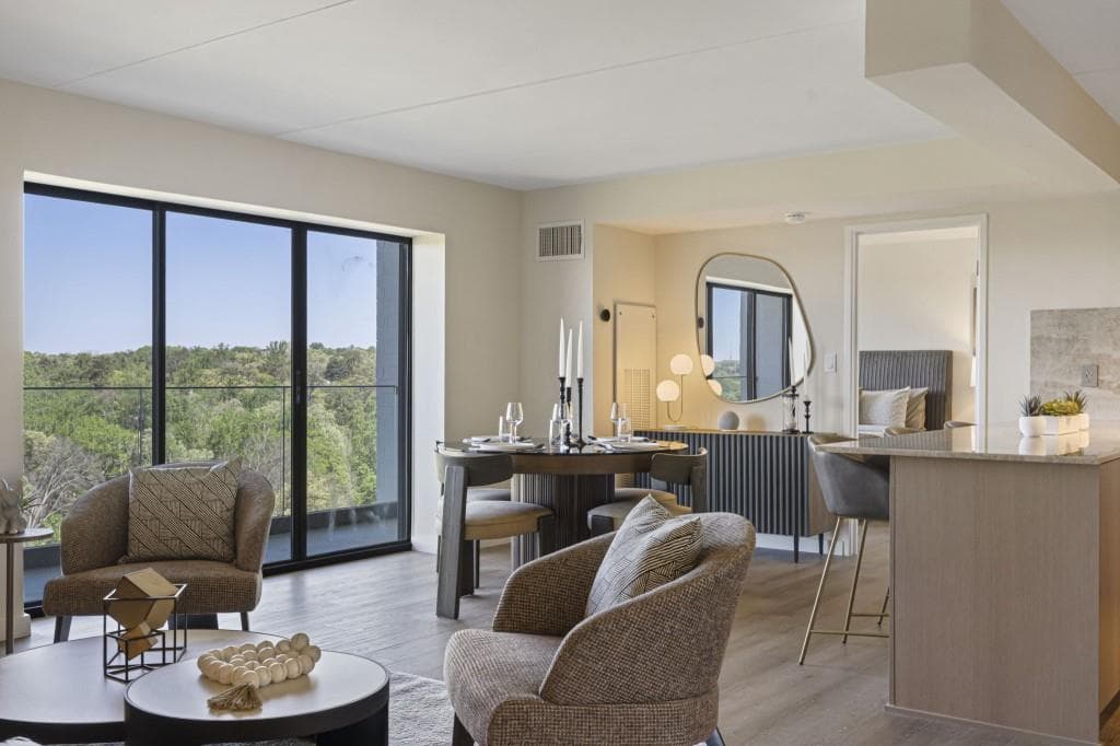 2 bedroom, 2 bathroom, 1,120 sq ft condominium under contract at 2460 Peachtree Road 1413, Atlanta, GA 30305 — photo 3